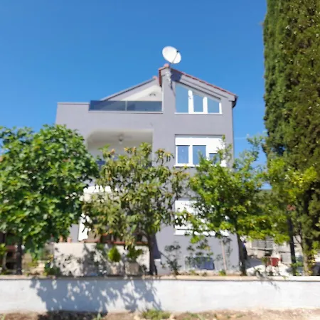Apartman Prvi Red Do Mora Sveti Filip i Jakov Exteriör bild