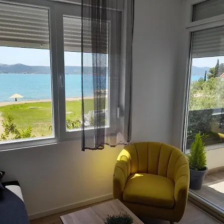 Apartman Prvi Red Do Mora Sveti Filip i Jakov Exteriör bild