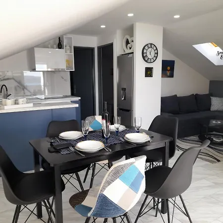 Apartman Prvi Red Do Mora Sveti Filip i Jakov Exteriör bild