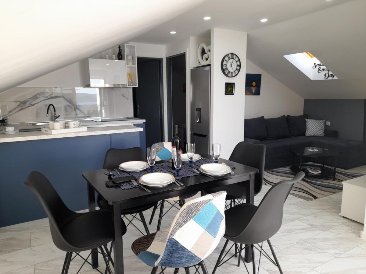 Prvi Red Do Mora Apartment Sveti Filip i Jakov